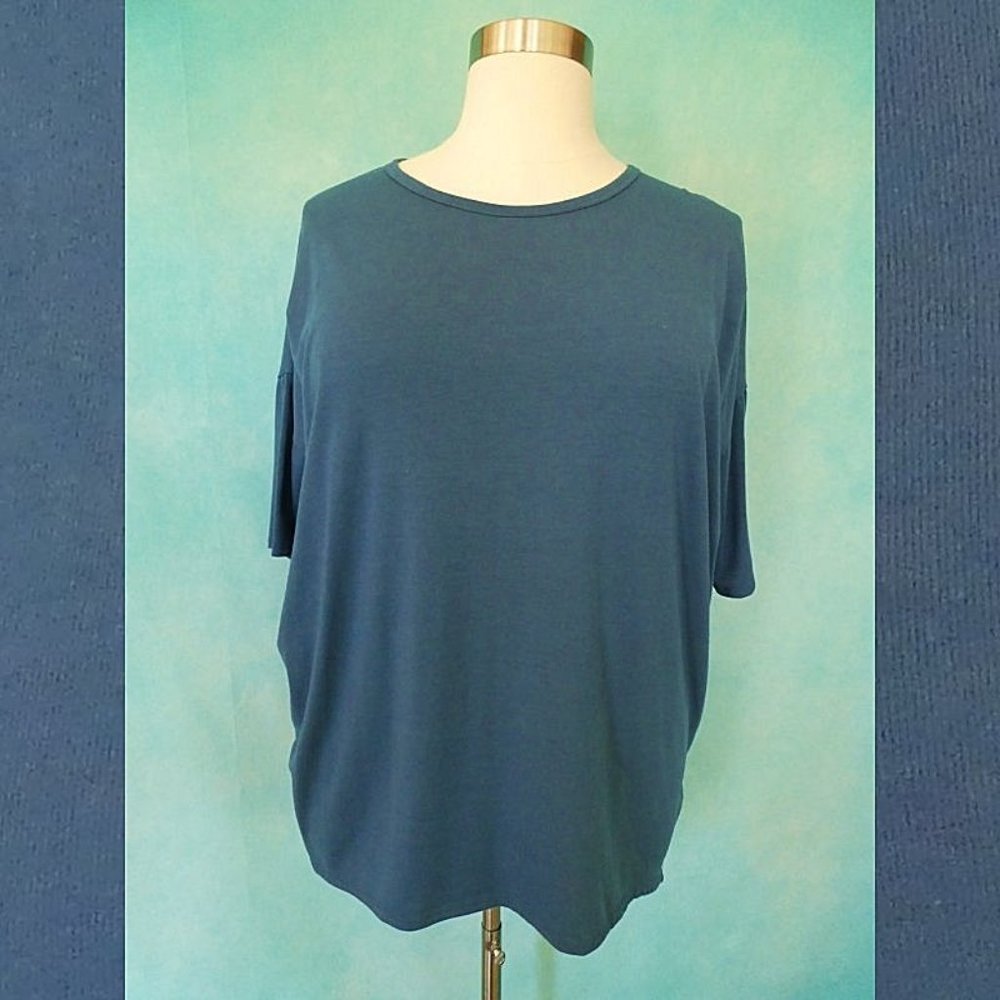 LulaRoe Blue Short Sleeve Tee Size 2XL